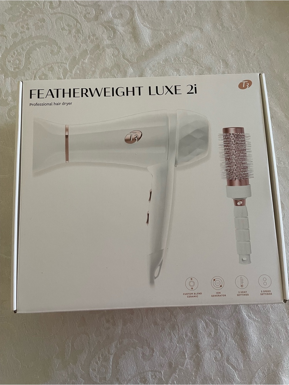 T3 Featherweight Luxe 2i Hair Dryer in White and Rose Gold